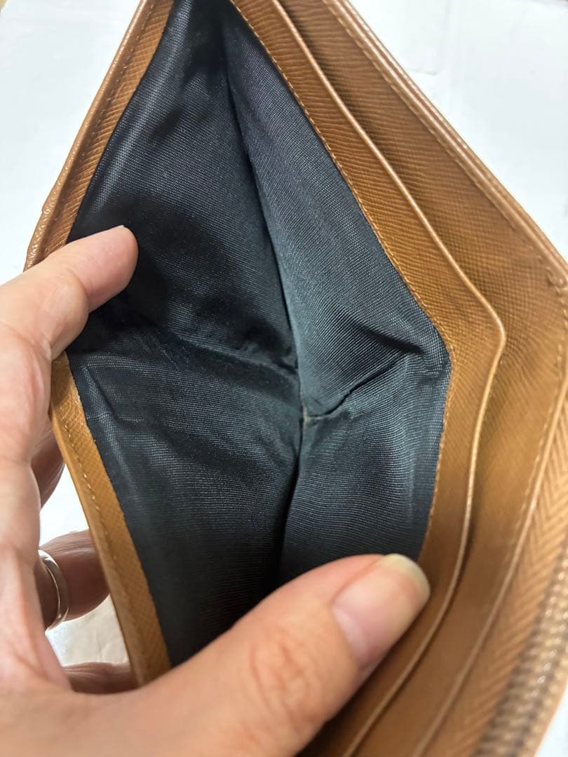 PRADA ブラウン 二つ折り財布　サフィアーノ　三角ロゴ 7