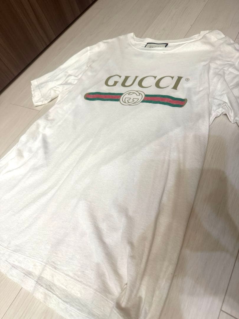 GUCCI ホワイト Tシャツ ロゴ刺繍