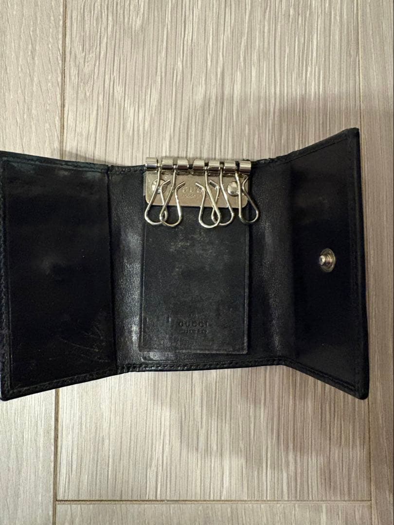 GUCCI ブラックレザーキーケース 3