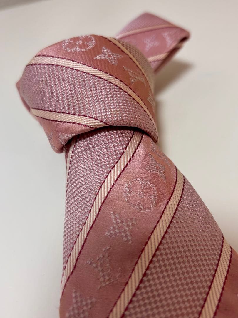 LOUIS VUITTON BIGモノグラム柄　ピンクストライプ　シルクネクタイ 2