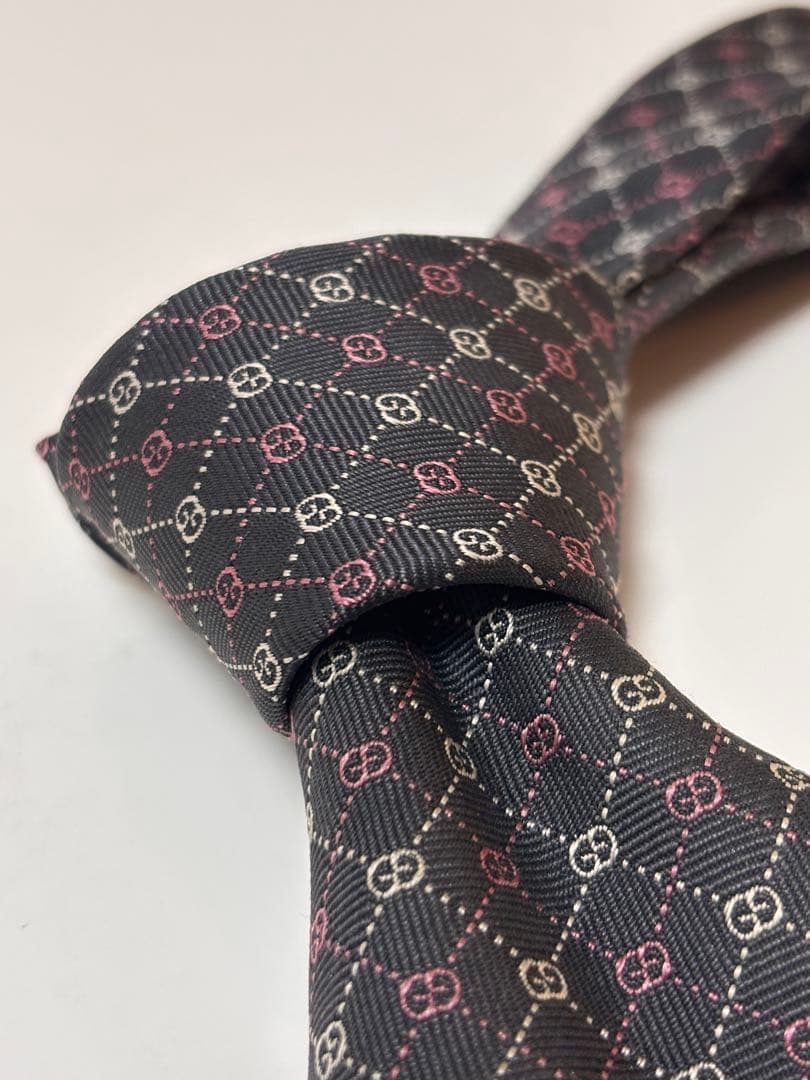 GUCCI ピンクホワイトGGパターン グレーネクタイ